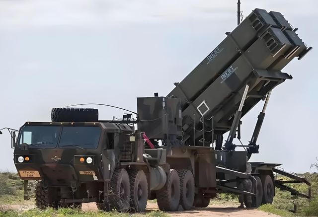 油轮被扣48小时	，普京疯狂报复！特朗普认怂，已下令释放俄船员