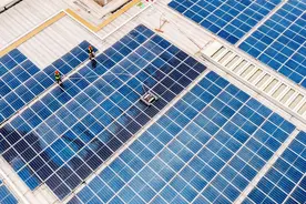 光伏板清洗机器人助力光伏电站高效运维（组图）图片