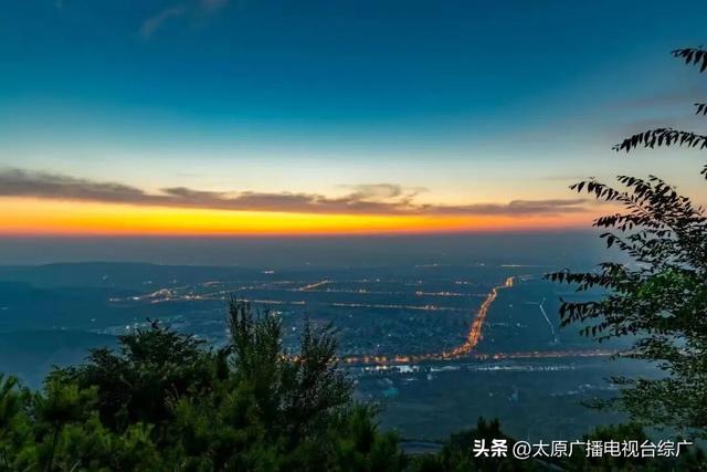 别再刷崛围山红叶图了！亲自去触摸红林间的千年时光，才够劲