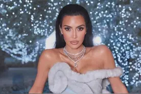 卡戴珊：离婚后腰臀比和穿搭正常多了，前夫坎爷和新老婆非常辣眼图片