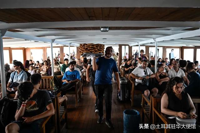 伊斯坦布尔的挚爱渡轮:连接两大洲的标志性航船