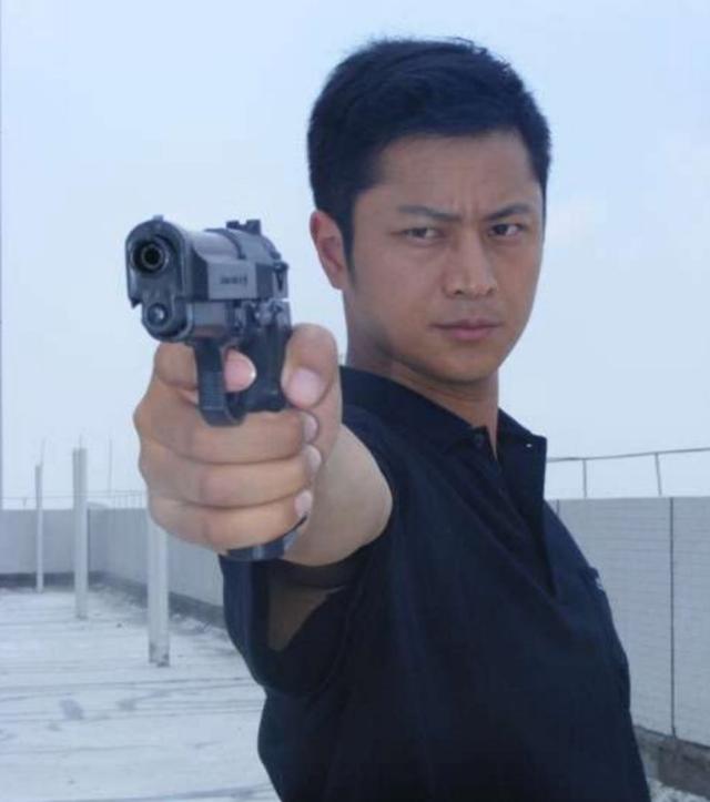 演了83部戏都没红，颜值不输靳东演技不输张译，如今47岁还在拍戏