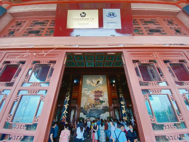 武汉最著名地标：已有1800多年历史，游客疑惑：为什么还有电梯？