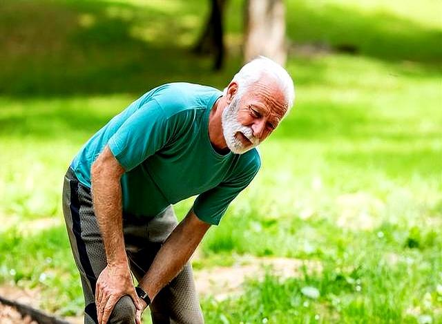 膝关节不好的人注意！医生劝告：这3种运动最伤软骨，尽量避开