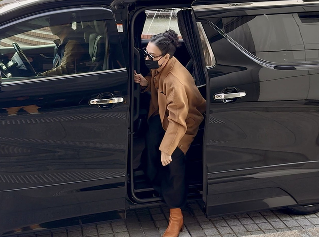 张柏芝再度现身法庭，被曝庭上情绪失控声泪俱下，需法官安抚情绪