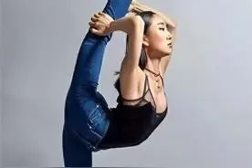 柔术美女：身材火辣，可轻松摆出各种姿势，已到登峰造极境界图片