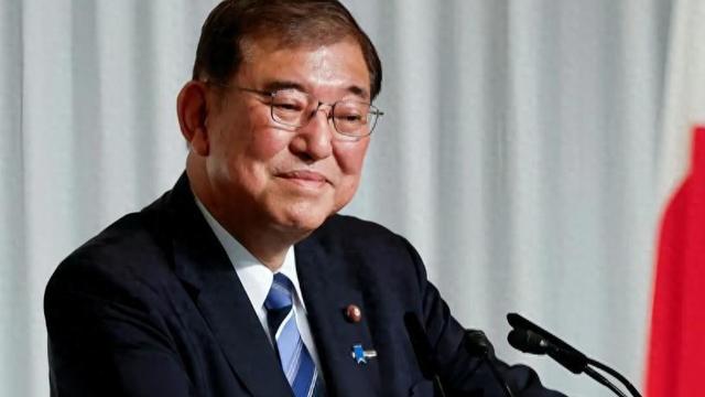 一觉醒来，欧盟日本全变卦了，特朗普解雇劳工局长，美国就业崩盘