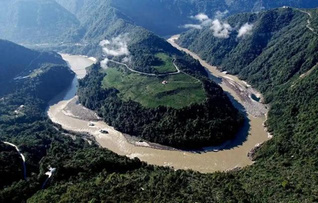 中国刚开建雅鲁藏布江水电站，印就反悔断水，现西方媒体罕见失声
