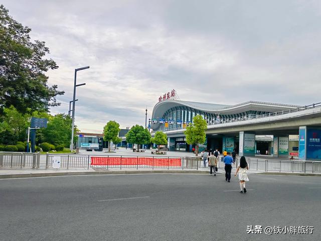 G1824次列车，南阳开往上海，前序列车是清晨从武汉始发