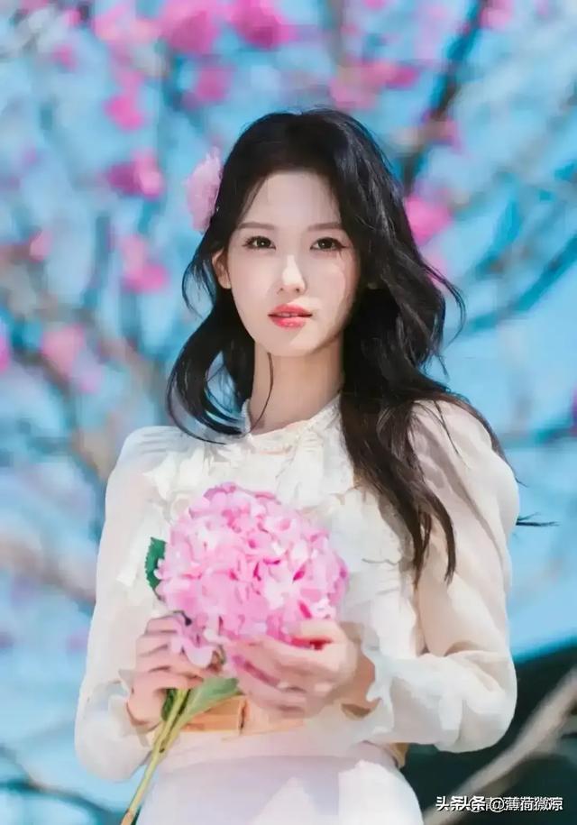 江苏徐州一佳人好漂亮， 身高167cm	，体重45kg 美的让人移不开眼