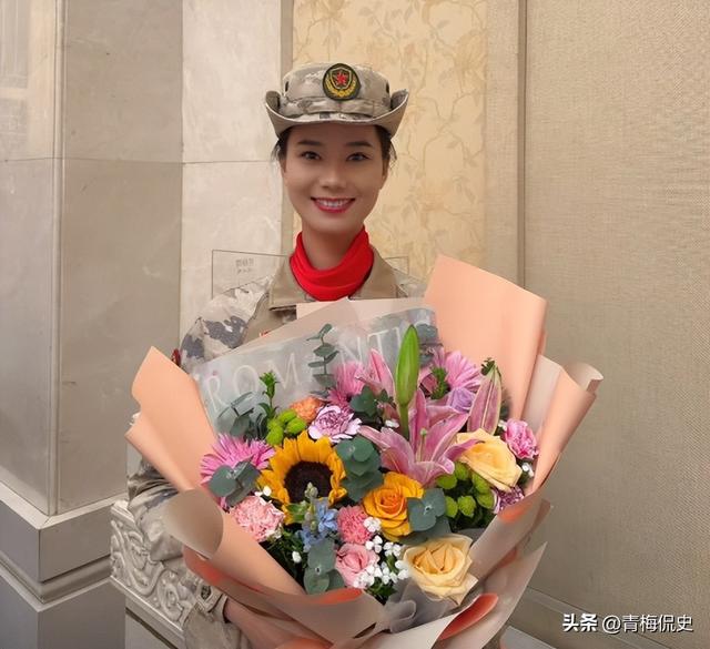 女民兵李思颖阅兵回家后仅半天，又有一个新身份：河北工大研究生