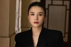 宋佳被曝领证，老公王伟小她7岁，年少成名，曾是婚庆录像剪辑师图片
