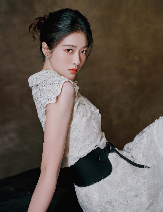 北京红毯太真实，杨颖险些走光	，钟丽缇挤出副乳，张雪迎脸僵肿