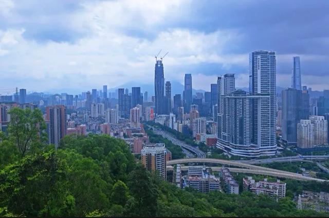深圳最佳山顶观光平台之一，笔架山顶观光台，罗湖风光太壮观了