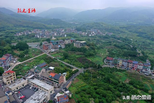 绍兴铜井村，夏泽水库建成后，在水一方