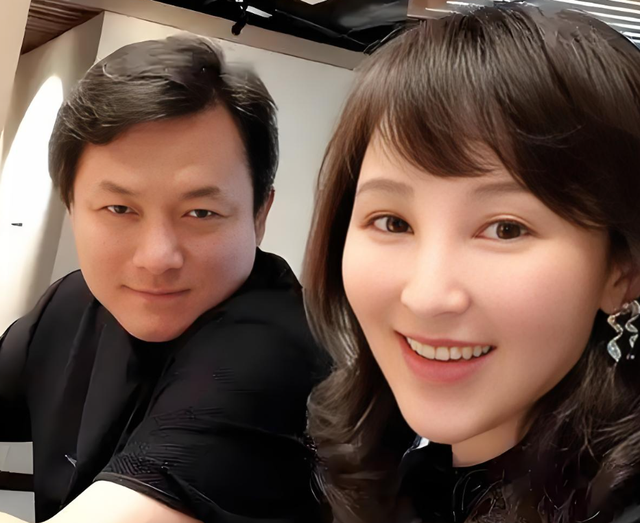 她19岁与导演私奔，在地下室裸婚连生3胎，今被丈夫用7部剧捧红