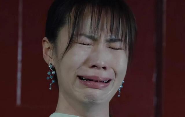 长得丑演技还烂，这5位捧不红的“关系户”，看着就让人闹心