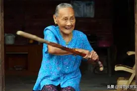 百岁老太太在湖南看病，无意间露出一只胳膊，大夫看后悄悄报了警图片