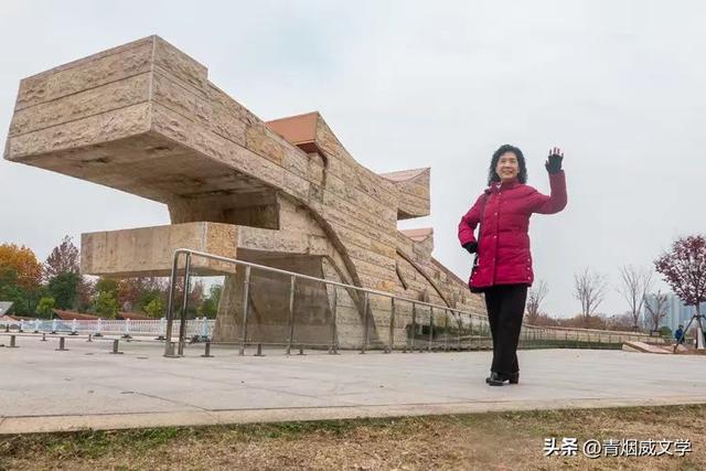 盘龙悠远银杏黄 水中学友情谊长