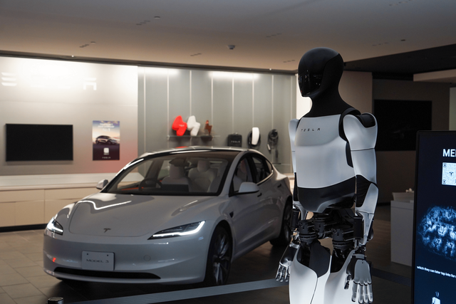 马斯克“画饼式”AI布局，散户要扛多少风险？