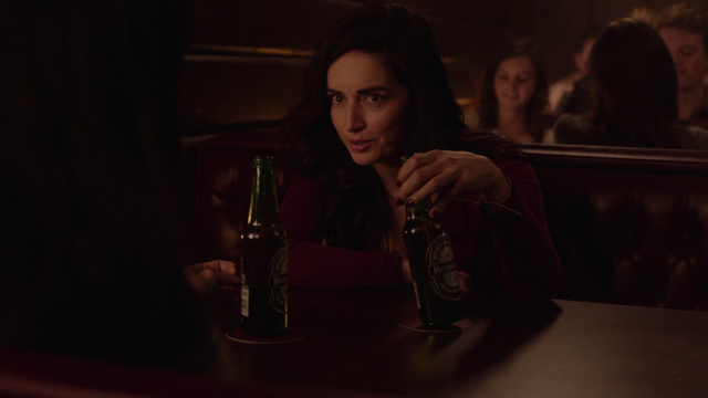 从玻璃箱到红房间：解析《双峰》回归季的超现实密码