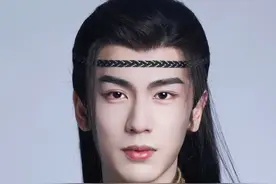 张凌赫——曾经那个200多斤的胖子终于是火了图片