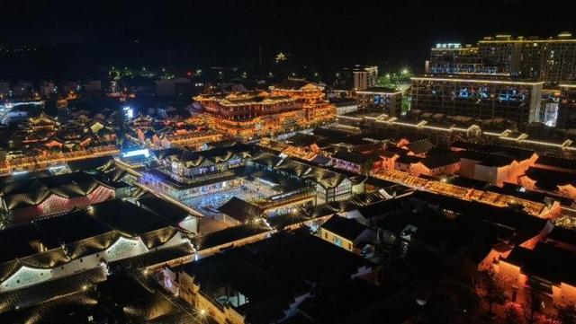 浙江省金华市武义县古城：夜色中的繁华盛景