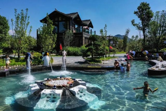 乡游黔中 · 百里杜鹃管理区 兴隆村丨秋色染杜鹃岭,山野果香醉清风