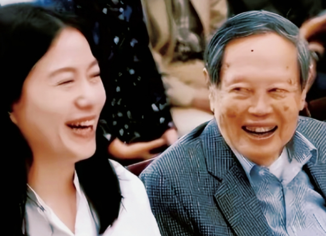 翁帆也没想到，丈夫杨振宁去世后，竟因生前一个特殊举动口碑暴涨