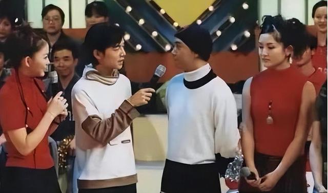 何炅也没想到，《快本》停播仅4年，谢娜的主持界地位已高不可攀