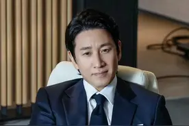 韩星李善均自杀身亡，受丑闻困扰，两个年幼的孩子和老婆怎么办？图片