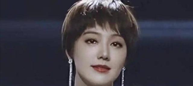 私生活混乱	、被央视开除、陪睡上位？王冠身上的标签究竟有多离谱