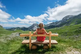 女儿要结婚，父母却各忙自己的事，对婚事毫不关心，为什么？图片