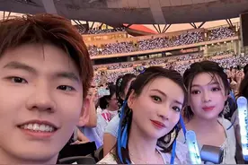 北京时间8月24日，羽毛球传来郑思维、黄雅琼、何冰娇等人消息图片