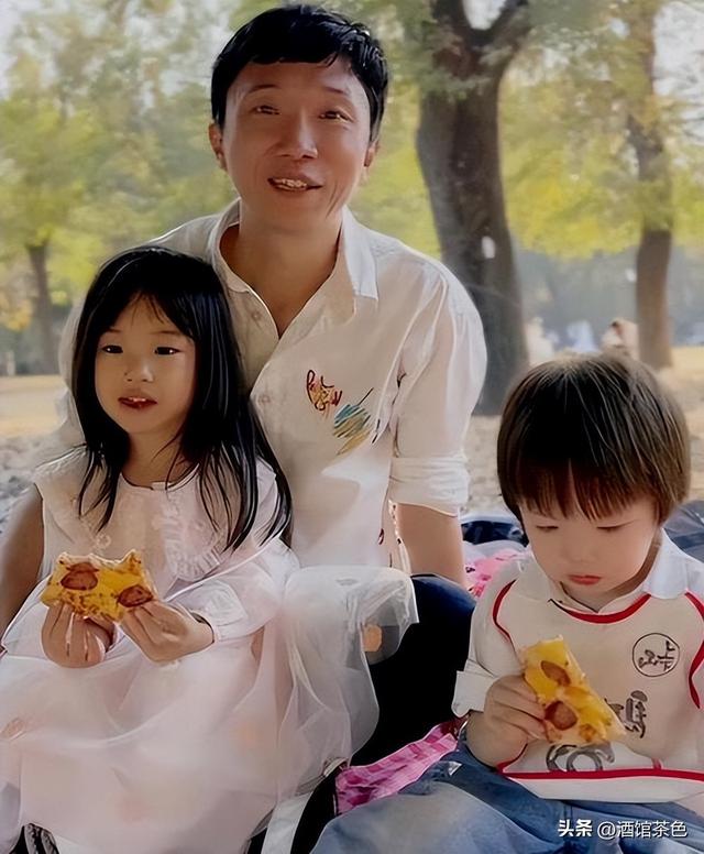 怪不得宋家腾能这么火，看看他妻子是谁就知道了，娶个贤妻旺三代