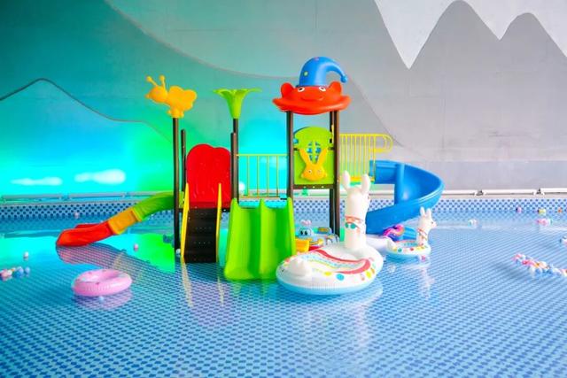 5分钟到达新兴南站！凭高铁票住房享9折优惠、泡汤泉低至¥48元/人！来禅域小镇玩转两天一夜！