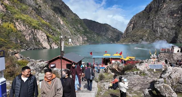 “双节”揽胜冶力关 临潭文旅绘就秋日华章