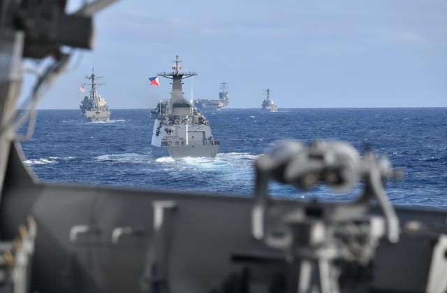 菲律宾飞机再闯黄岩岛，趁中方收拾高市，突围中方布下的天罗地网，事情果然没那么简单