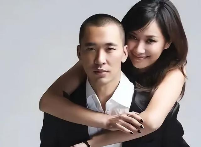 表面是清纯小白花，背地里“风流成性”，这几位谁最让你意想不到