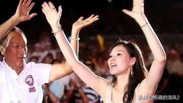 郭台铭做梦也没想到，结婚17年后，曾馨莹开始给全家人“争光”了