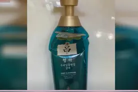 洗发水瓶卡在屁股里，女子称：洗澡不小心摔倒导致的！图片