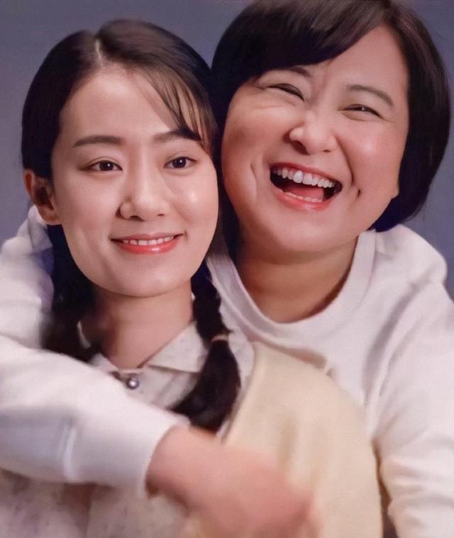 “消失”一年后，43岁的贾玲官宣喜讯，全网恭喜，终于等到这一天