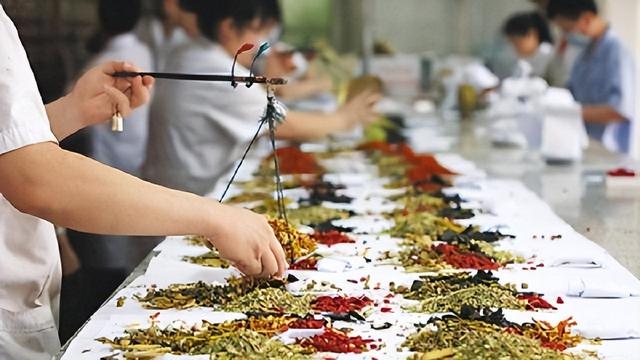 大量日本游客涌入北京，打着旅游幌子不去旅游不吃美食，为啥来？