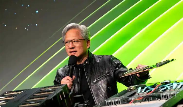 用国产替代国外芯片！黄仁勋高调“唱衰”美国AI，直言中国将赢！
