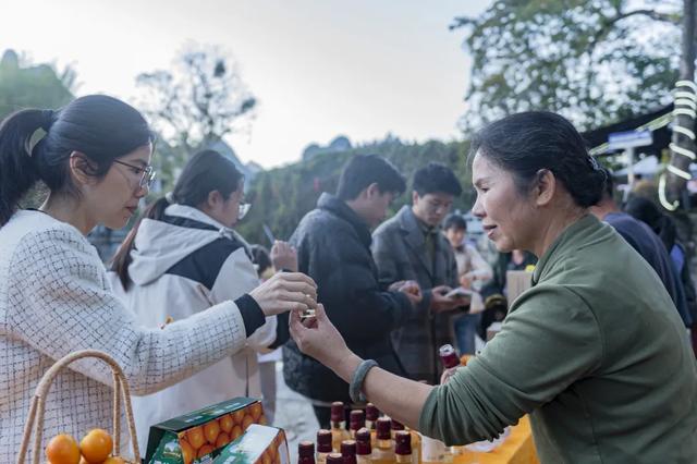 金龙巡游映夜江 金桔飘香启新程 | 阳朔金龙巡游暨金桔礼遇专场活动举行