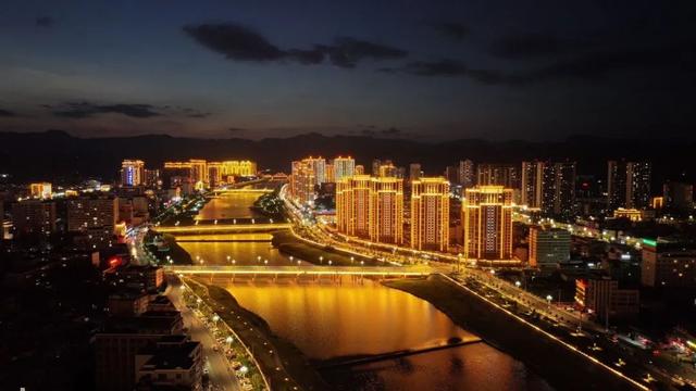 月满青泥河，灯候远方客——成县双节夜游全攻略