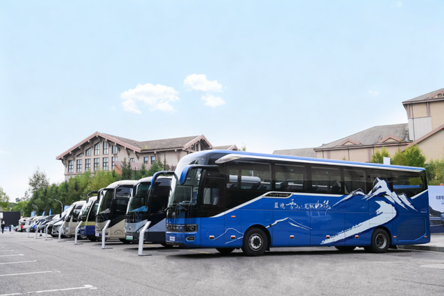 高品质驱动，全矩阵赋能！宇通为2025旅游出行大会增辉添彩