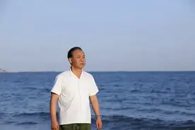 震撼人心！马少骅传神演绎邓小平，邓家儿女几度哽咽！图片