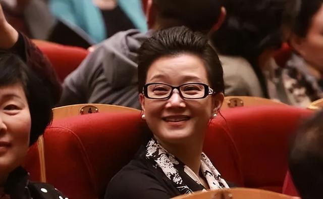 宋祖英和老友在北京观看京剧《穆桂英挂帅》