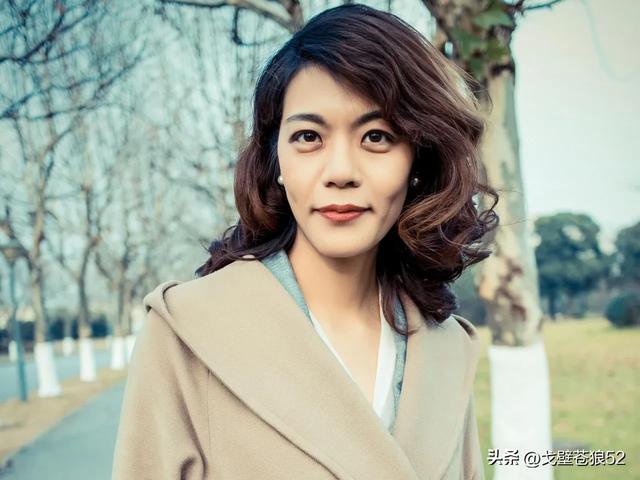女人不抗拒你这三个动作,就可以抱她了,尤其是中年女人
